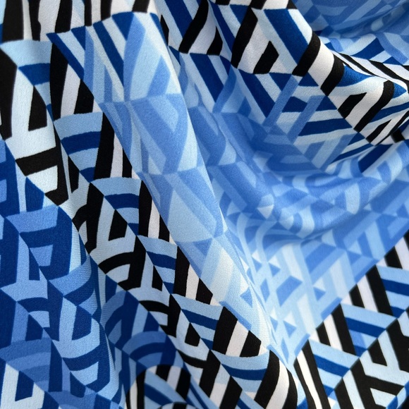 Calvin Klein Cowl Neck Geometric Pattern Sleeveless Blouse (M). Silky, soft str - Picture 5 of 5